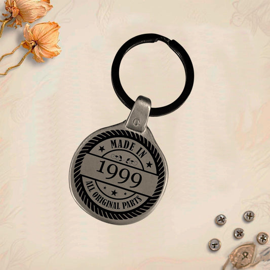 Llavero Vintage Cumpleaños C4 Personalizado grabado en metal. Retro y Edición limitada. Graba tú nombre.