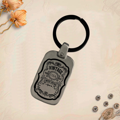 Llavero Vintage Cumpleaños C9 Personalizado grabado en metal. Retro y Edición limitada. Graba tú nombre.